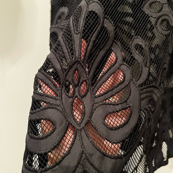 NWT New Gorgeous Torrid 3x 22/24 Black intricate Lace long sleeve Blouse shirt - Picture 5 of 12